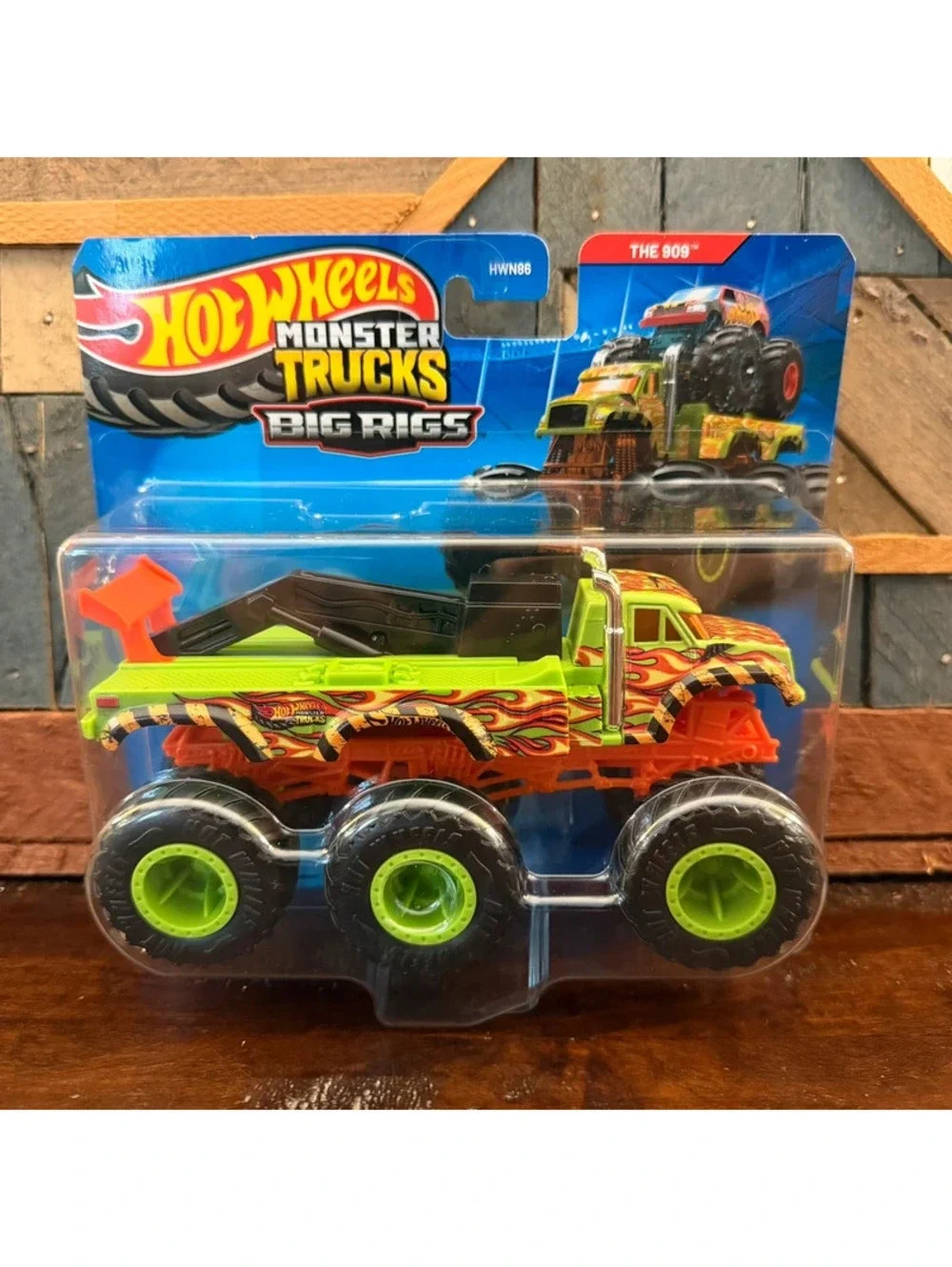 Hot Wheels Monster Trucks Big Rigs The 909 1:64 Scale 6-Wheel Toy Truck